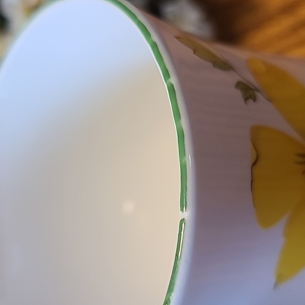 Royal Victoria Floral Fine China Tea Cups - Picture 9 of 10